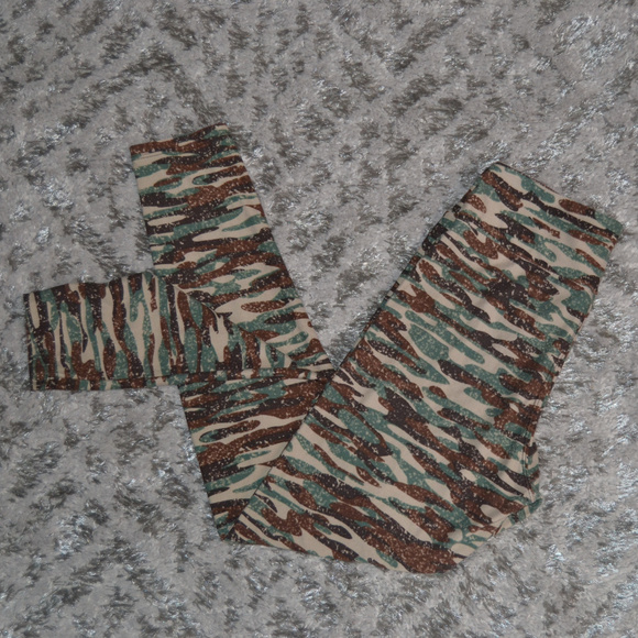 LuLaRoe OS Camo Leggings - Picture 3 of 6